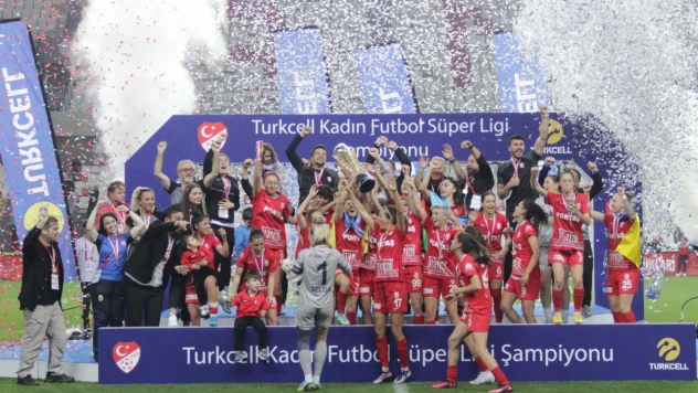 Şampiyon Fomget kupasını aldı