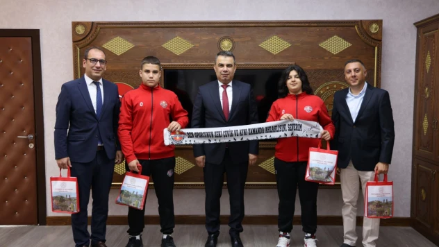 Şampiyonlardan İl Milli Eğitim Müdürü Gümüş'e Ziyaret