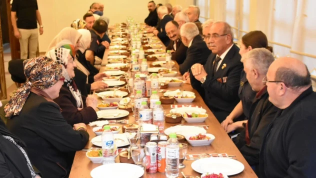 Şehit Aileleri Ve Gaziler Yemekte Bir Araya Geldi