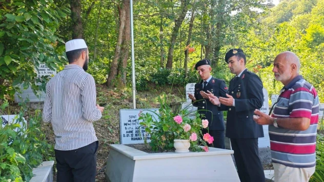 Şehit Mehmet Arslan Kabri Başında Dualarla Anıldı