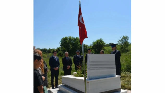 Şehitleri Ziyaret Ettiler