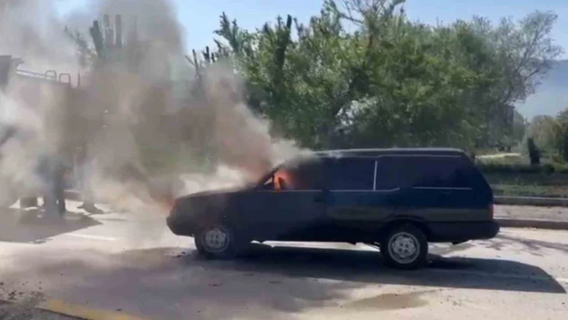 Seyir Halindeki Otomobil Alev Alev Yandı