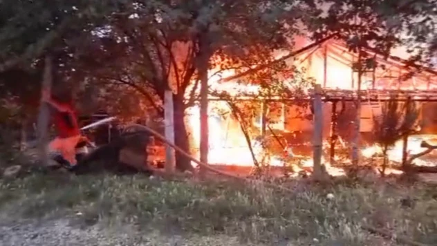 Sinop'ta Ev ve Ambar Alevlere Teslim Oldu