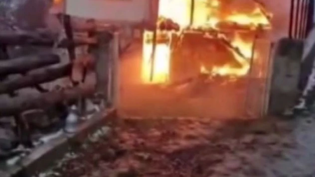 Sinop'ta İki Katlı Köy Evi Yanarak Kül Oldu