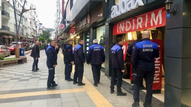 Sinop'ta Zabıta Ekiplerinden Kaldırım İşgali Denetimi