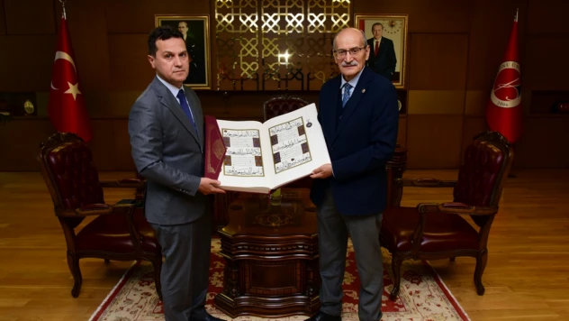 Sıvacıoğlu'ndan KÜ'ye Anlamlı Hediye