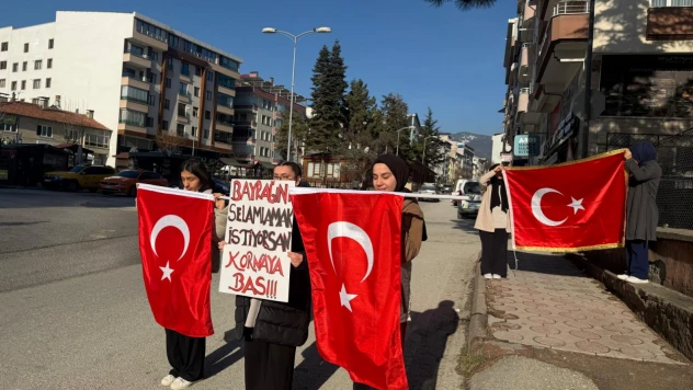 Sürücüler Bayrağı Selamladı
