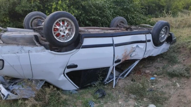 Takla atan otomobilin sürücüsü yaralandı