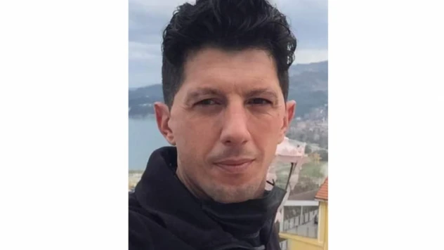 Tamir ettiği aracın altında kaldı