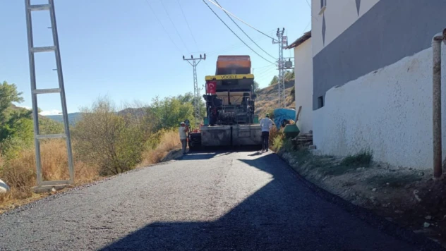 Taşköprü'de Köy Yollarında Asfalt Çalışmaları Sürüyor