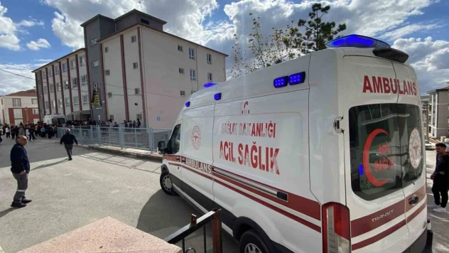 30 Öğrenci Hastanelik Oldu