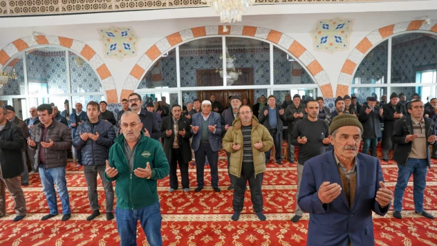 Tekke Mahallesi Cemile Alp Camii'nde Regaip Kandili Programı Düzenlendi