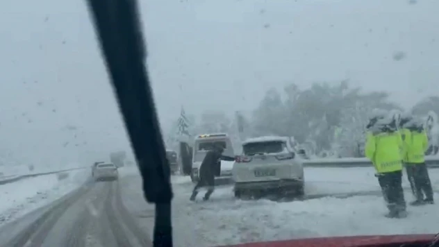 TEM Otoyolu Bolu Geçişinde Yoğun Kar Esareti