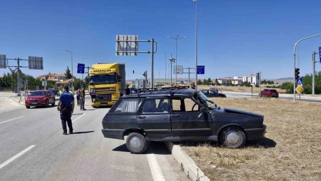 TIR'la Çarpışan Otomobil Yaklaşık 50 Metre Sürüklendi
