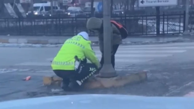 Trafik Polisinden Duyarlı Davranış