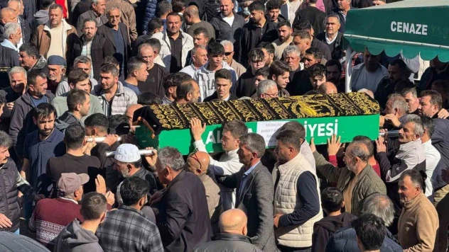 Traktör Tamir Ederken Ağır Yaralanan Genç Öldü