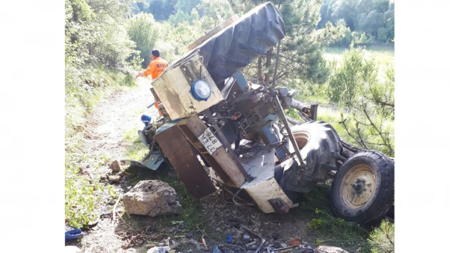 Traktörün altında kalan genç hayatını kaybetti