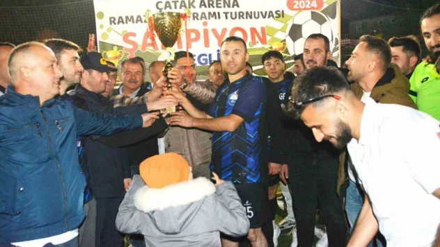 Tribün İçin 150 Bin Lira Bağışta Bulundular