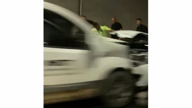 Tünelde kafa kafaya çarpıştılar