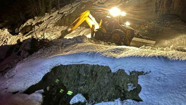 Türkeli'de Heyelandan Kapanan Yol Yeniden Ulaşıma Açıldı