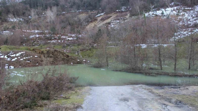 Türkeli'de Kapanan Yol Gölete Çıkıyor