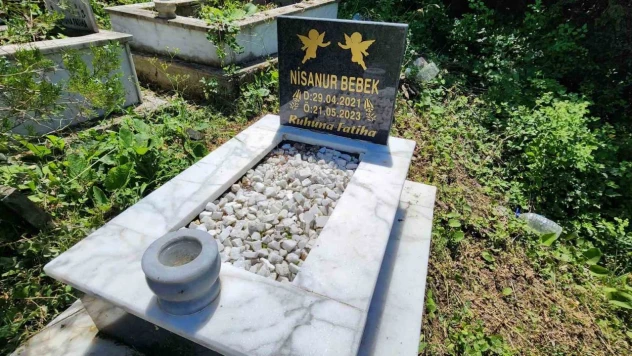 Nisanur Bebeğin Mezarındaki Yazı Duygulandırdı