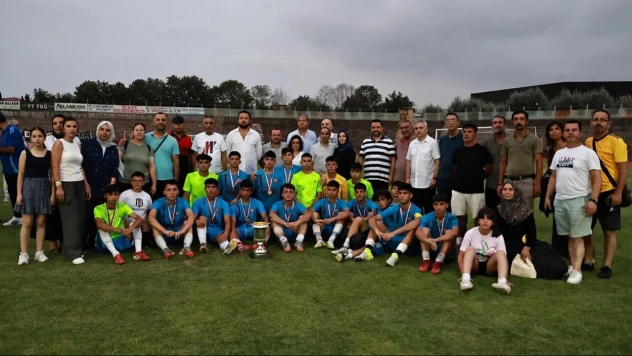 U17'de, Yunus Emre Belediye Spor Kulübü Şampiyon Oldu