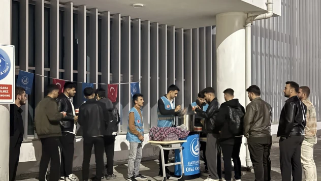 Ülkü Ocakları'ndan Üniversite Öğrencilerine Çorba İkramı