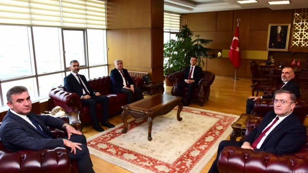 Üniversite Camisi'ni Görüştüler
