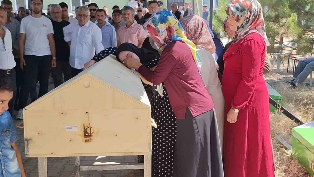 Feci Kazada Hayatını Kaybeden Aile Toprağa Verildi
