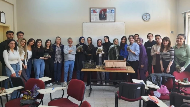 Üniversite Öğrencileri Teraryum Hazırladı
