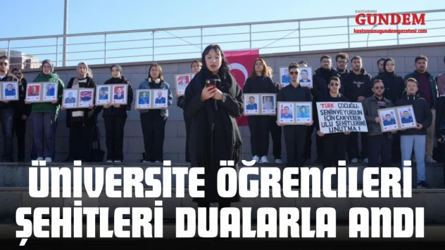 Üniversite Öğrencileri Şehitleri Dualarla Andı