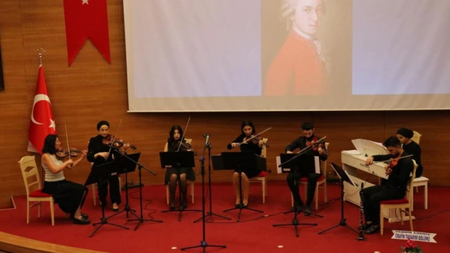 Üniversite öğrencilerinden orkestra konseri