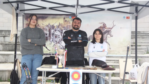 Üniversiteli Gençlere Okçuluk Tanıtıldı