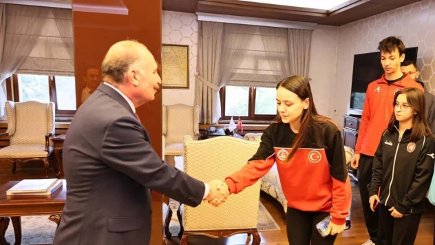 Vali Ali Çalgan Şampiyon Sporcuları Tebrik Etti