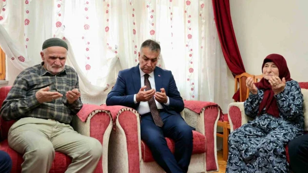 Vali Çağatay'ın İlk Ziyareti Şehidin Baba Evi Oldu