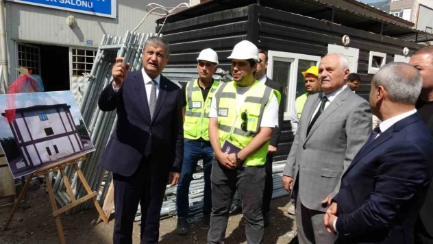 Vali Yavuz, Okullarda İncelemelerde Bulundu