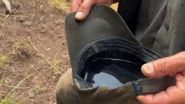 Yangında Dikkat Çeken Görüntü: Şapkayla Su Taşıdı