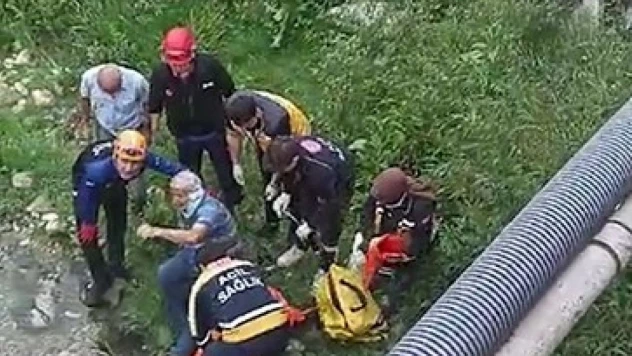 Yaslandığı Korkuluk Kırılınca Köprüden Düştü