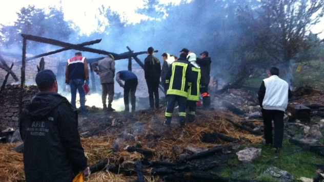Yaşlı adam alevlerin arasında kaldı