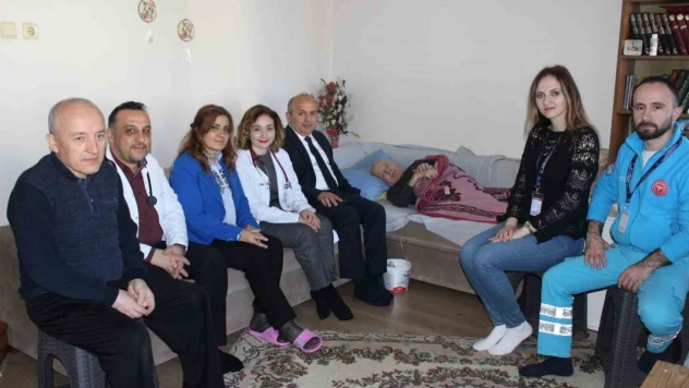 Yaşlıları Evlerinde Ziyaret Ederek Günlerini Kutladılar