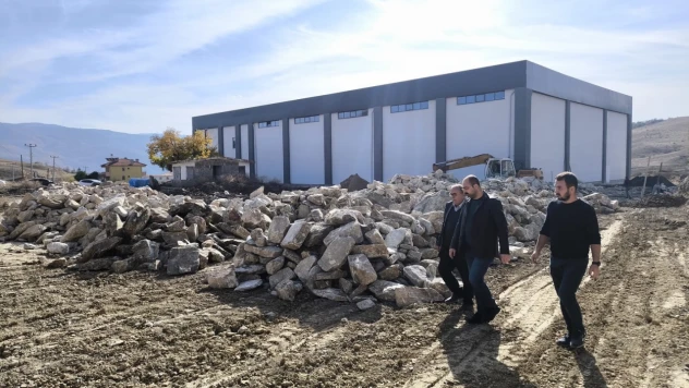 Yeni Kapalı Spor Salonunda Peyzaj Çalışmaları Devam Ediyor