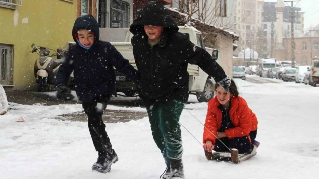 Yeni Yılın İlk Gününde Kar Neşesi