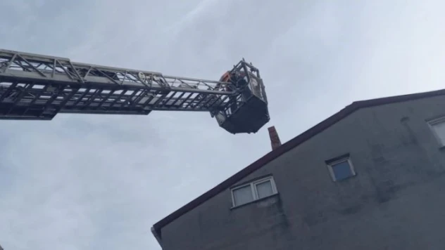 Yıkılmak Üzere Olan Baca Korkuya Neden Oldu