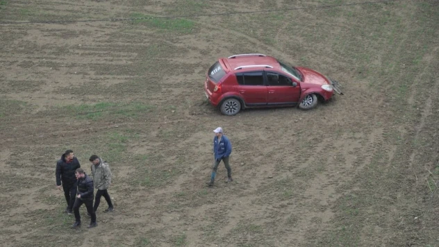 Yoldan Çıkan Otomobil Tarlaya Uçtu: 1 Yaralı