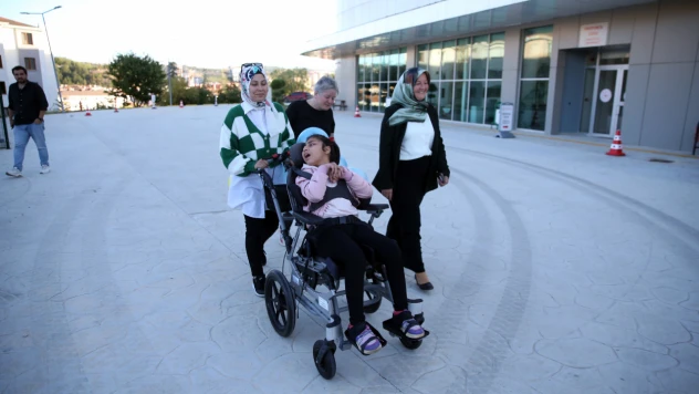 Zeynep'e Sandalyeyle Birlikte Mutluluk Verdiler