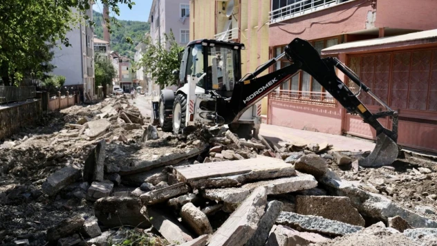 Ziya Çınar Caddesi'nde üst yapı çalışmaları başladı