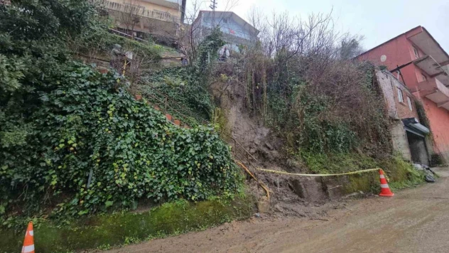 Zonguldak'ta 8 Eve Ulaşım Sağlayan Merdiven Heyelan Nedeniyle Kapatıldı