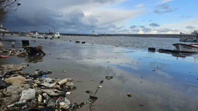Zonguldak'ta Dev Dalgalar Nedeniyle Kozlu Limanı Su Altında Kaldı