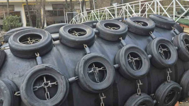 Zonguldak'ta Köprüyü Tehdit Eden Dev Cisme İtfaiye Müdahalesi